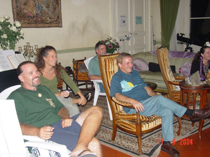 Obviously, those who are watching are having a lot of fun... Don't worry, their turn will come!