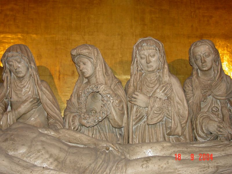 In the chapel of the Holy Sepulchre there is a 